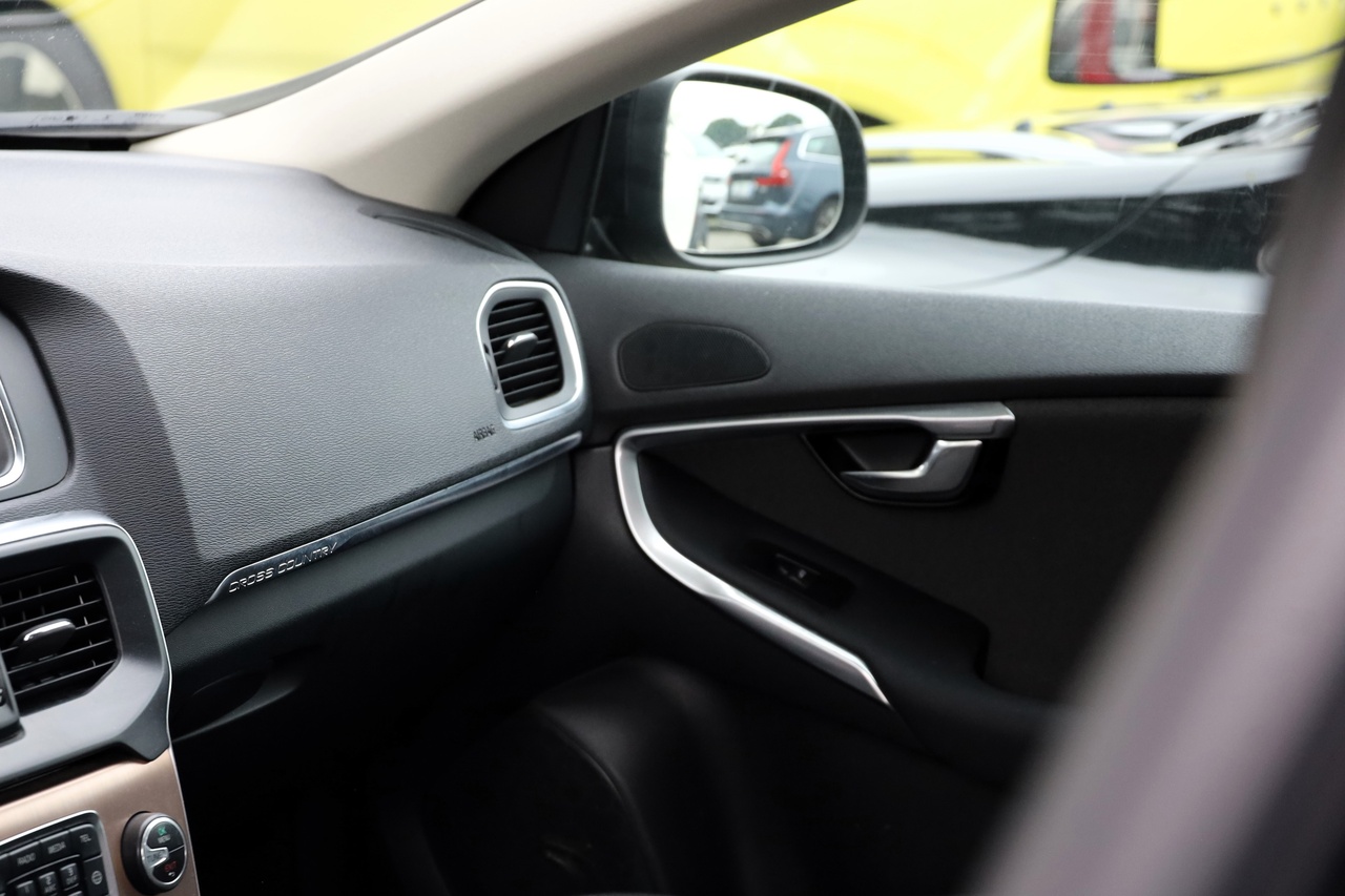 V40 Cross Country D2 Momentum