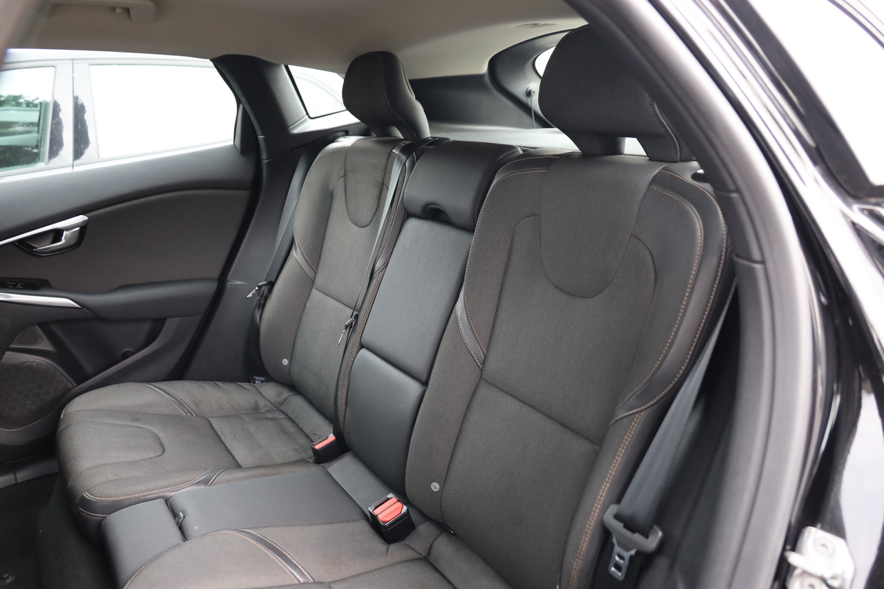 V40 Cross Country D2 Momentum