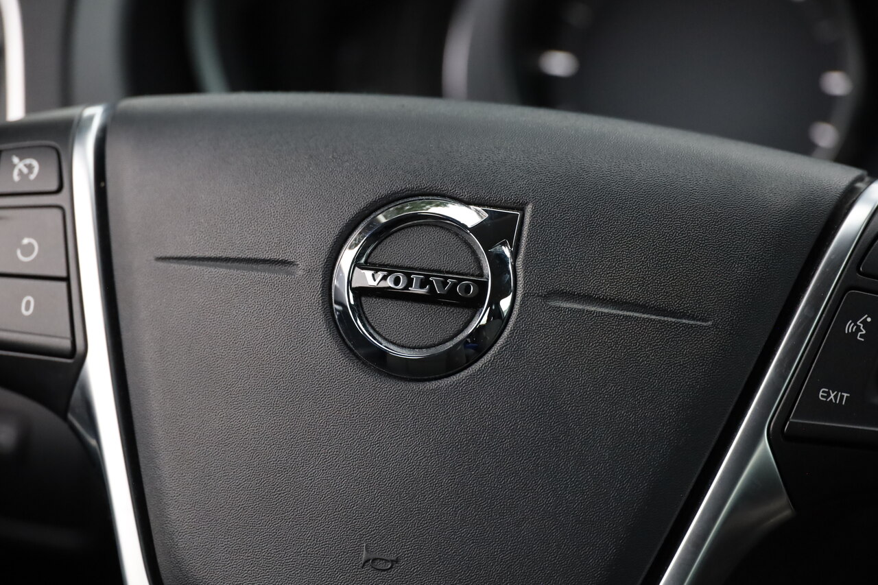 V40 Cross Country D2 Momentum