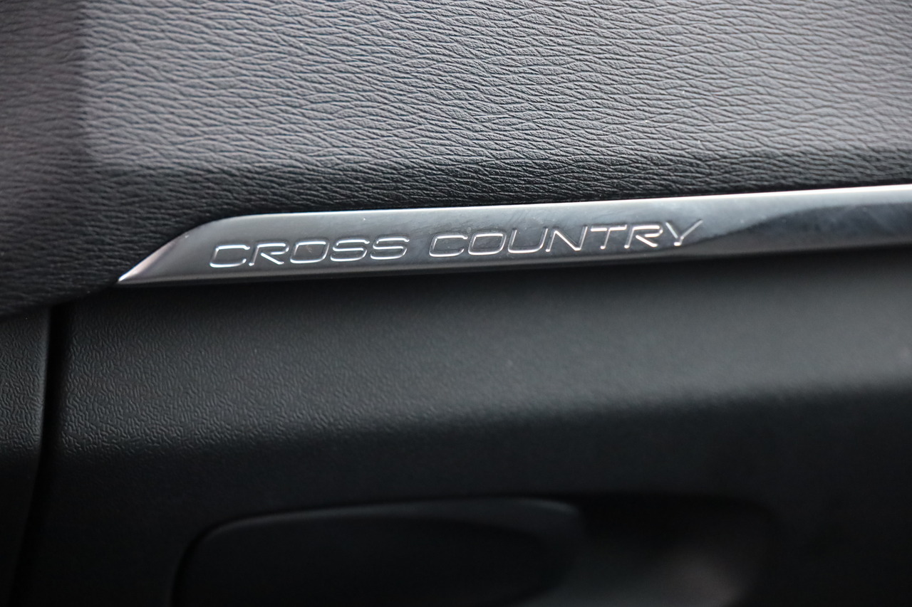 V40 Cross Country D2 Momentum