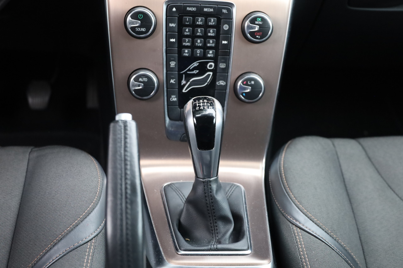 V40 Cross Country D2 Momentum