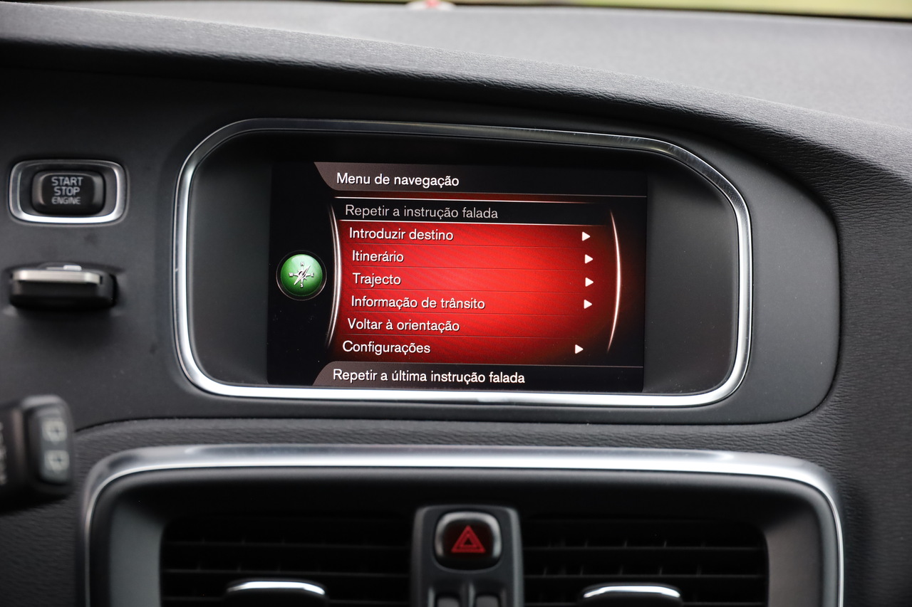 V40 Cross Country D2 Momentum