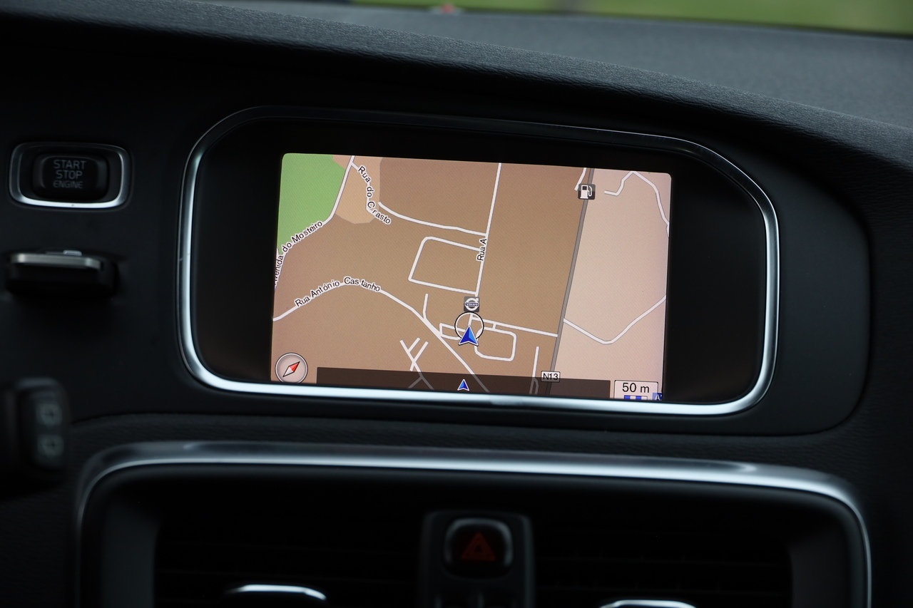 V40 Cross Country D2 Momentum