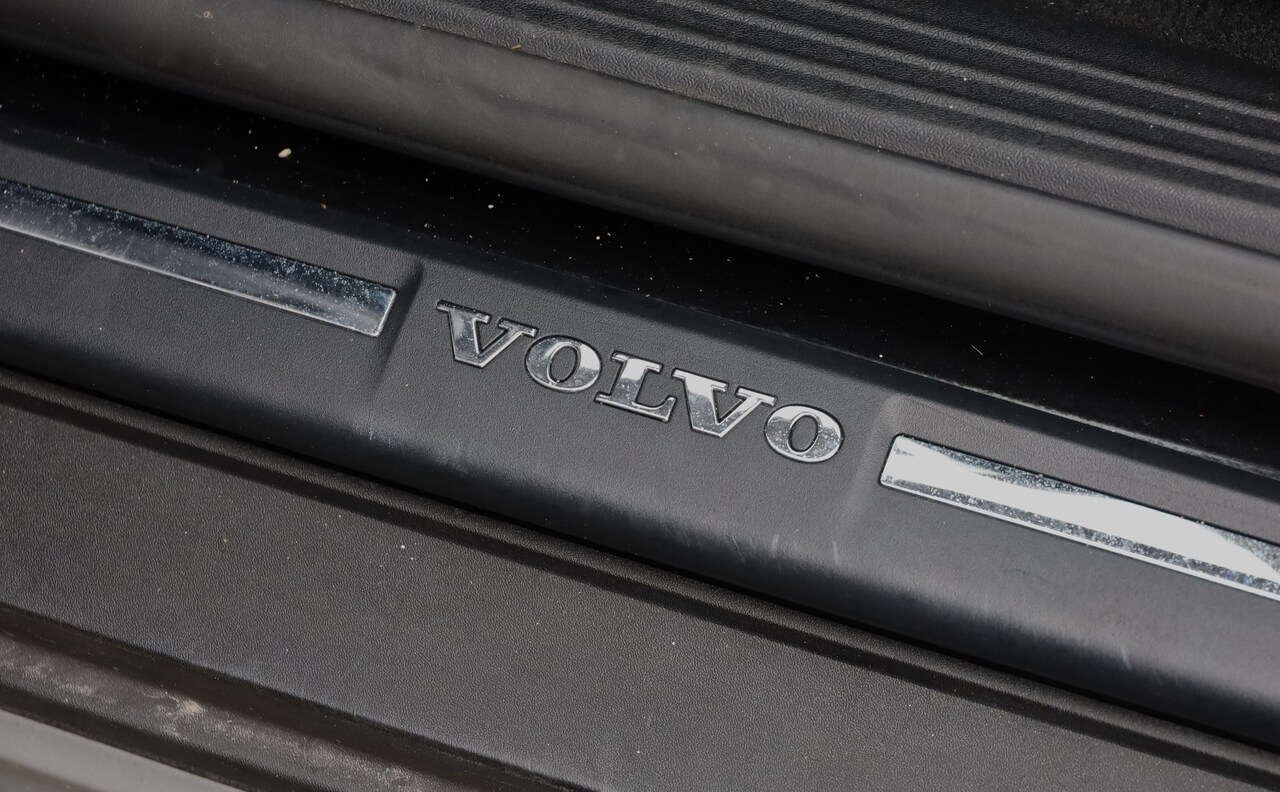 V40 Cross Country D2 Momentum