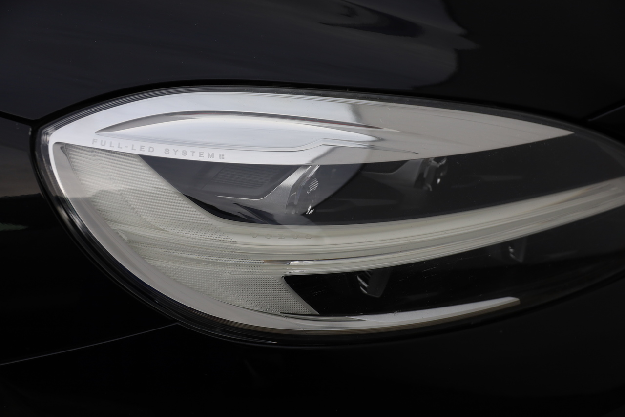 V40 Cross Country D2 Momentum