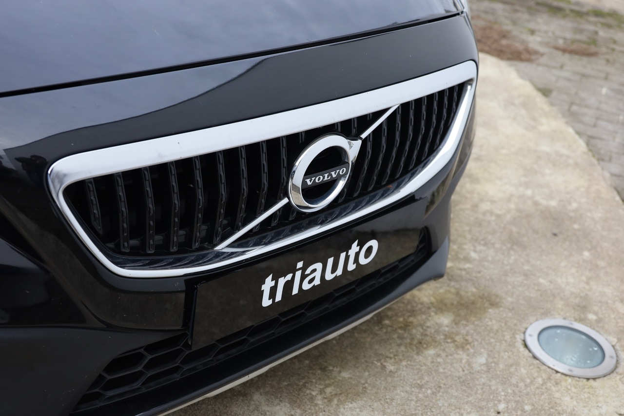 V40 Cross Country D2 Momentum