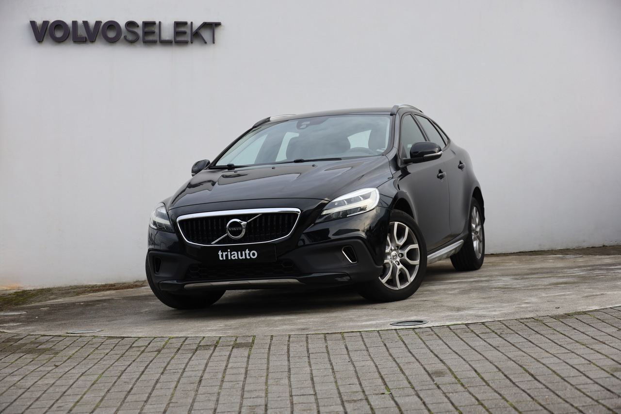 V40 Cross Country D2 Momentum