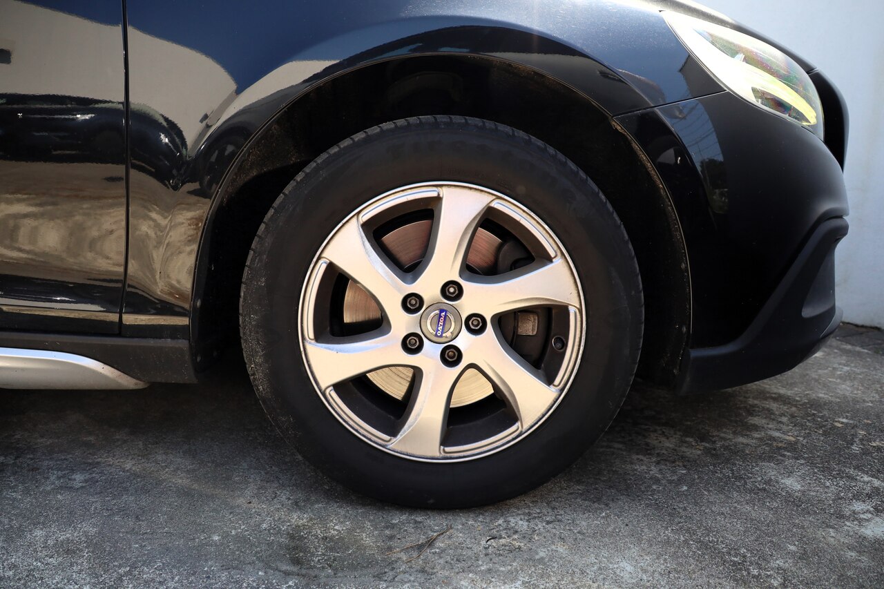 V40 Cross Country D2 Momentum