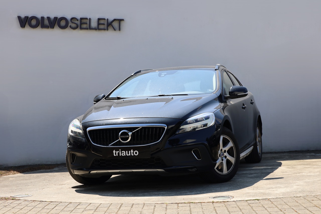 V40 Cross Country D2 Momentum