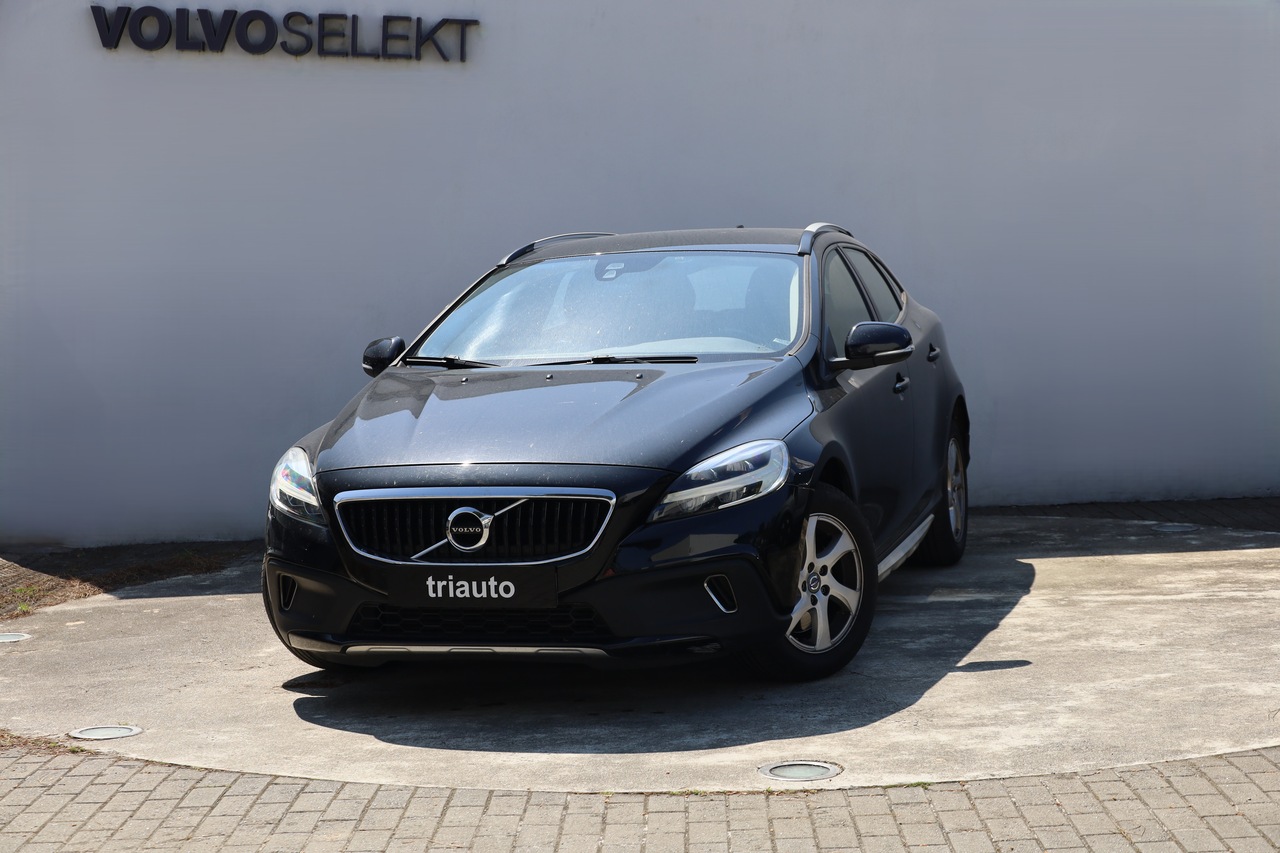 V40 Cross Country D2 Momentum