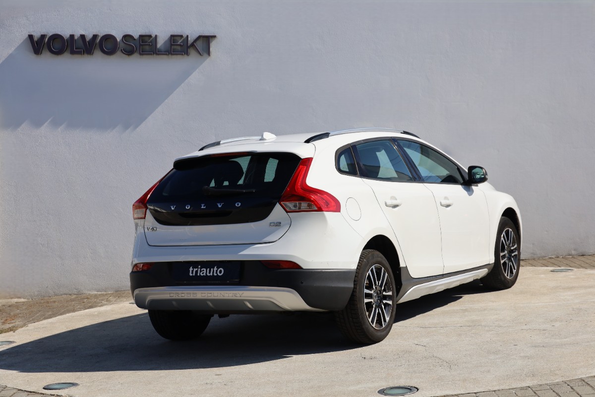 V40 Cross Country D2 Plus