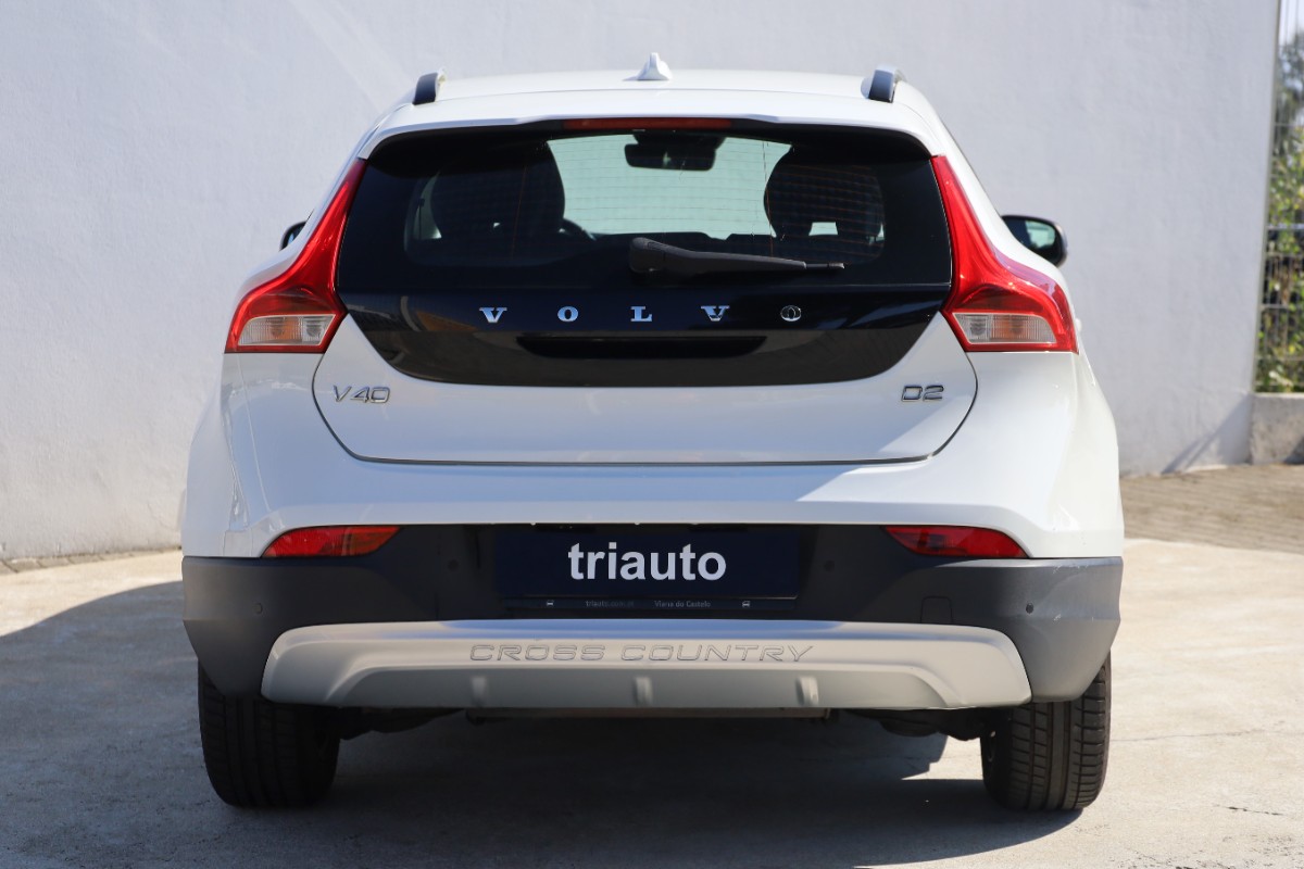 V40 Cross Country D2 Plus