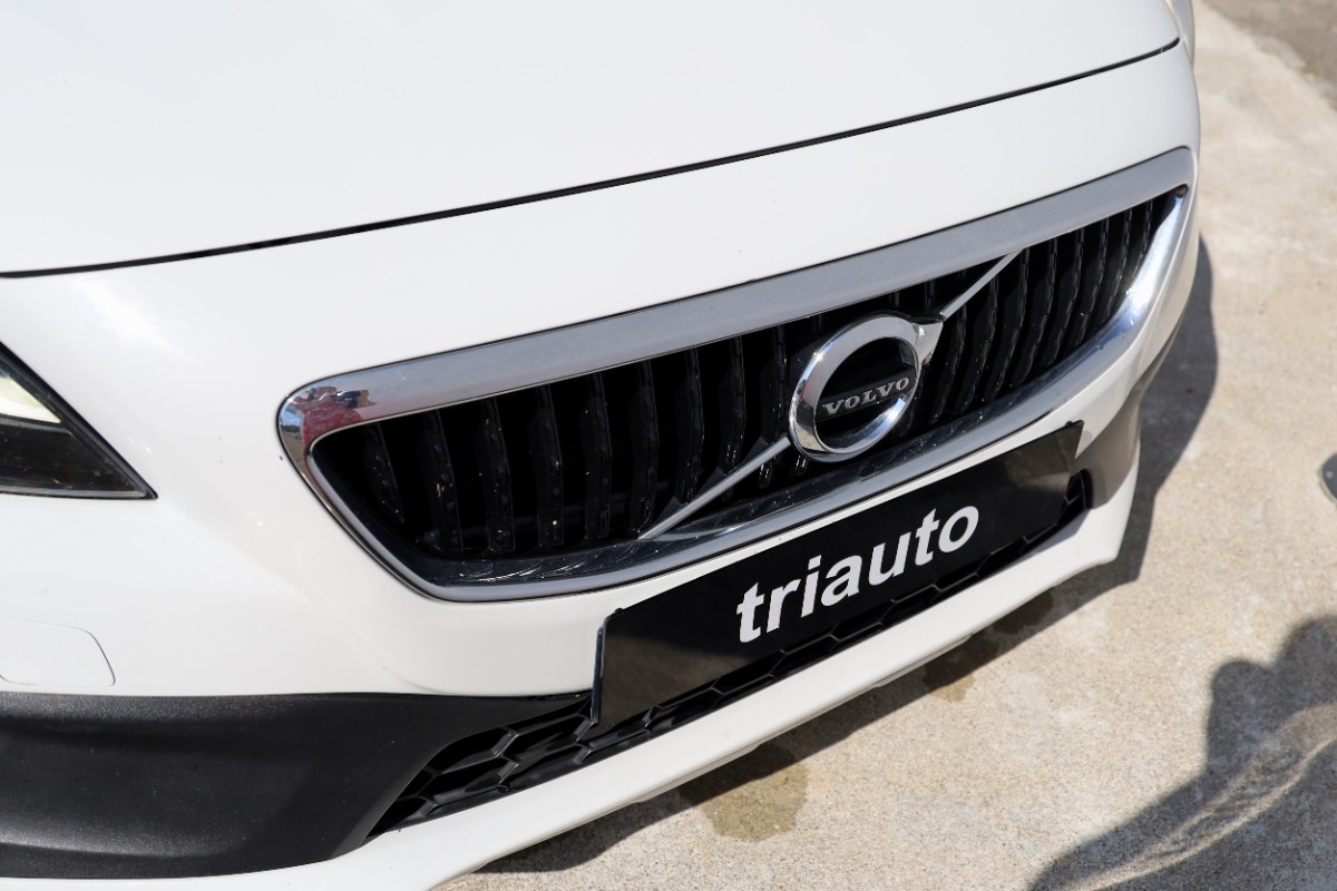 V40 Cross Country D2 Plus