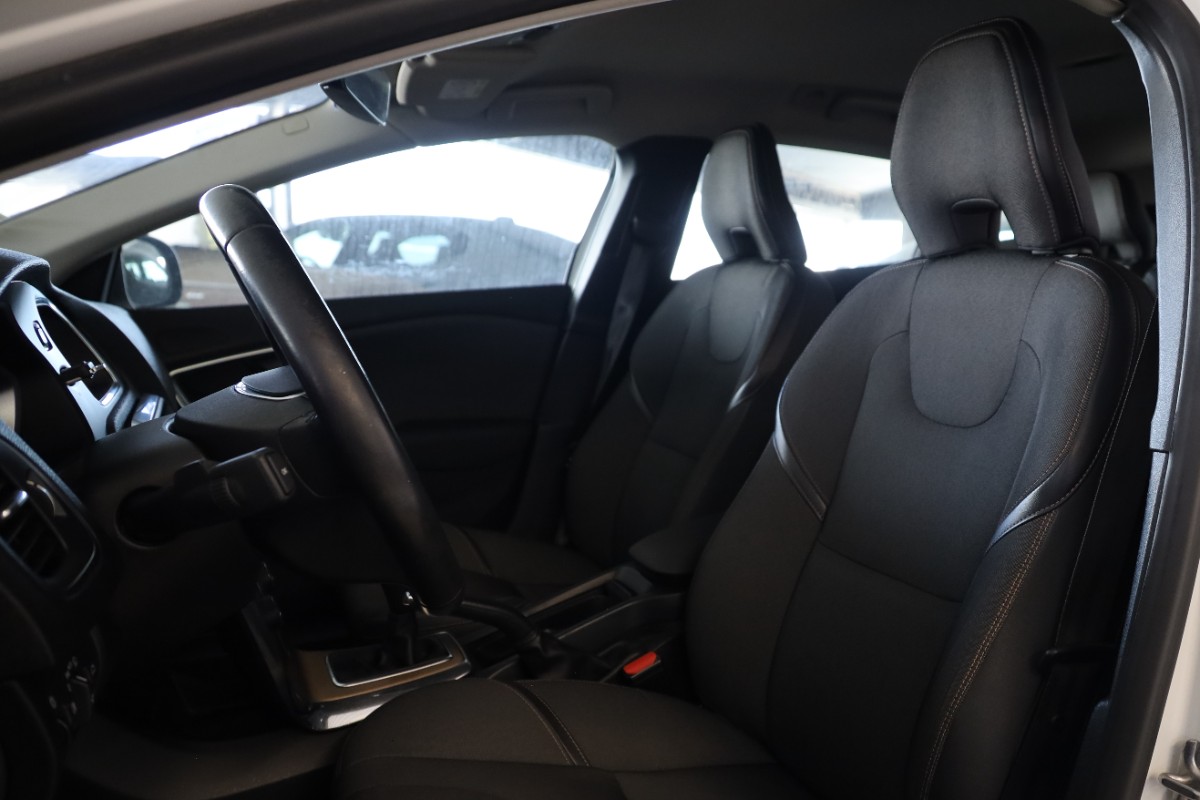 V40 Cross Country D2 Plus