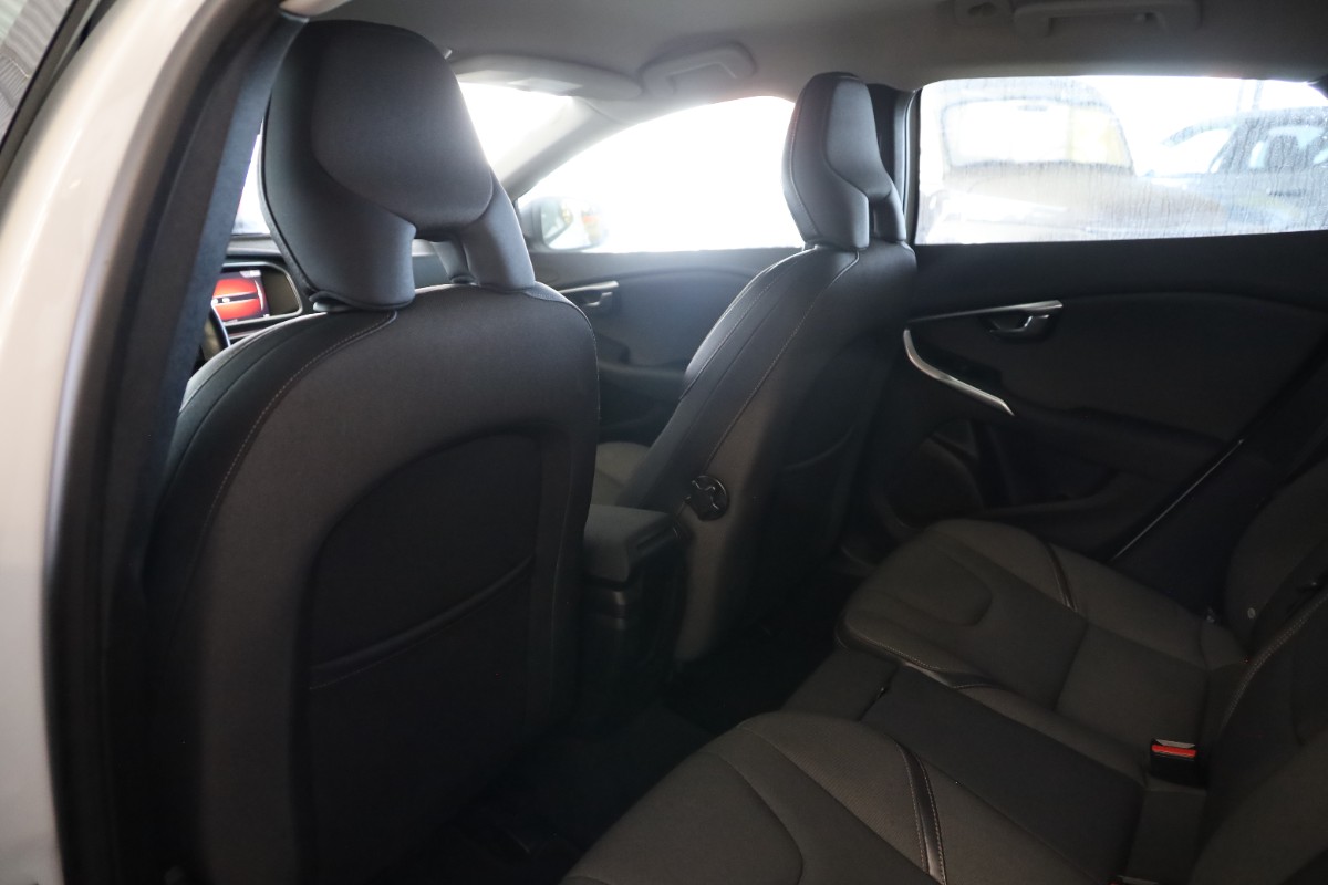 V40 Cross Country D2 Plus