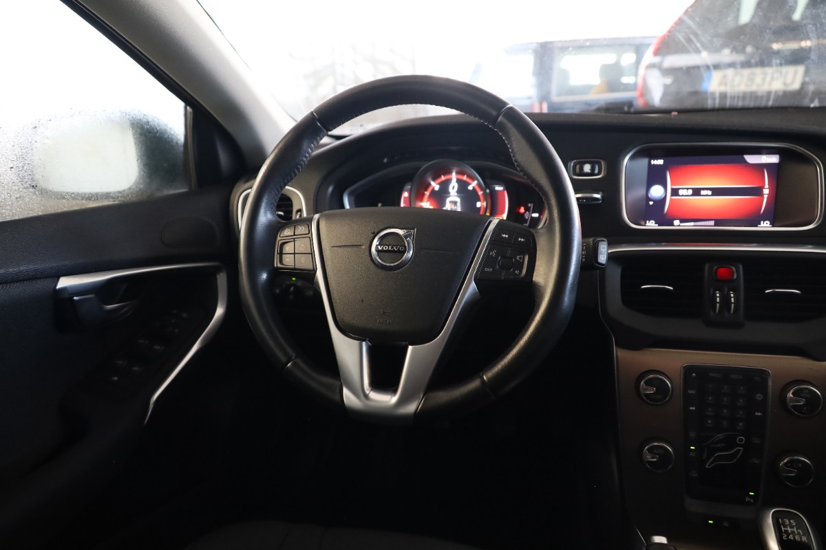V40 Cross Country D2 Plus