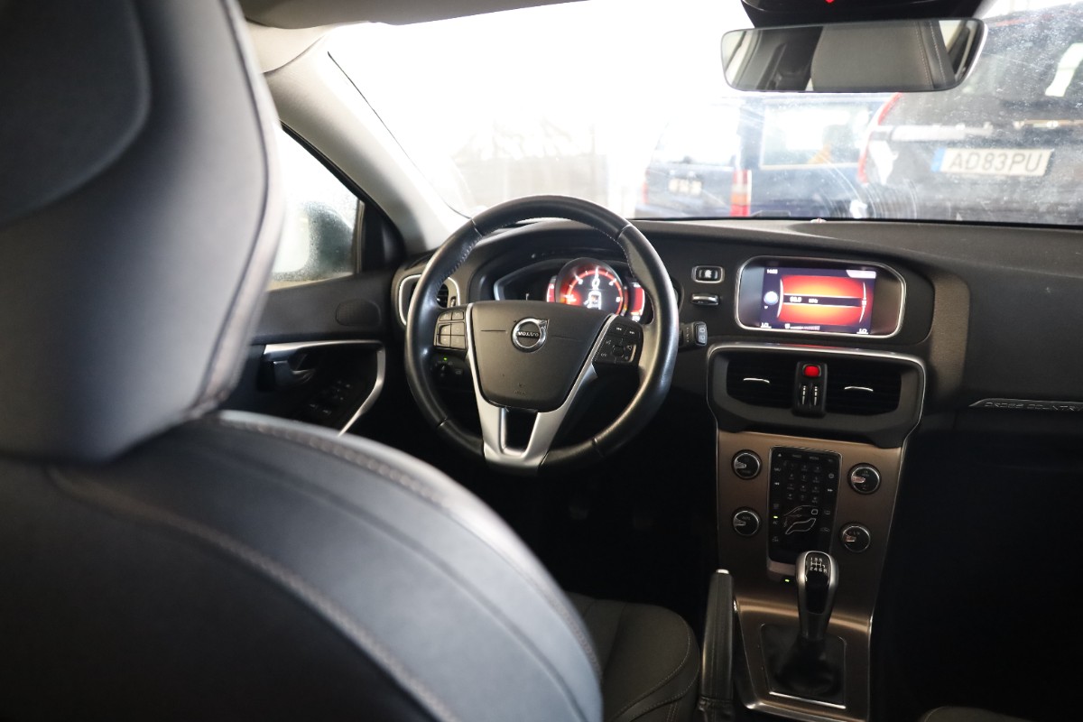 V40 Cross Country D2 Plus