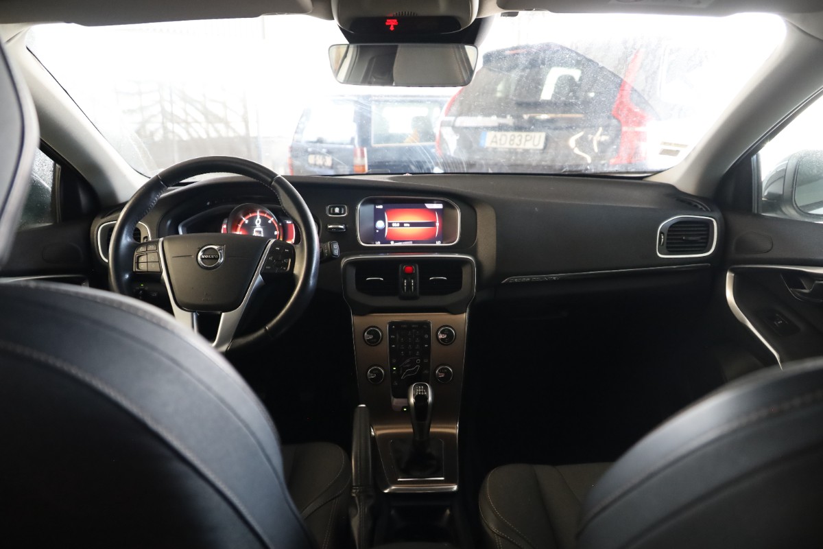 V40 Cross Country D2 Plus