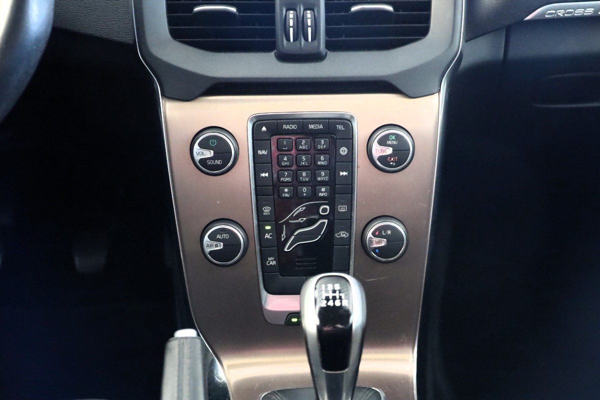 V40 Cross Country D2 Plus