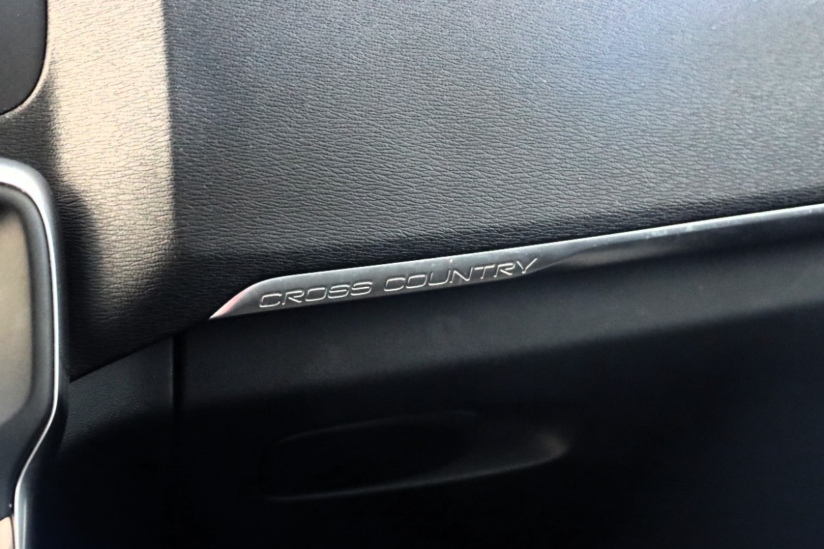 V40 Cross Country D2 Plus
