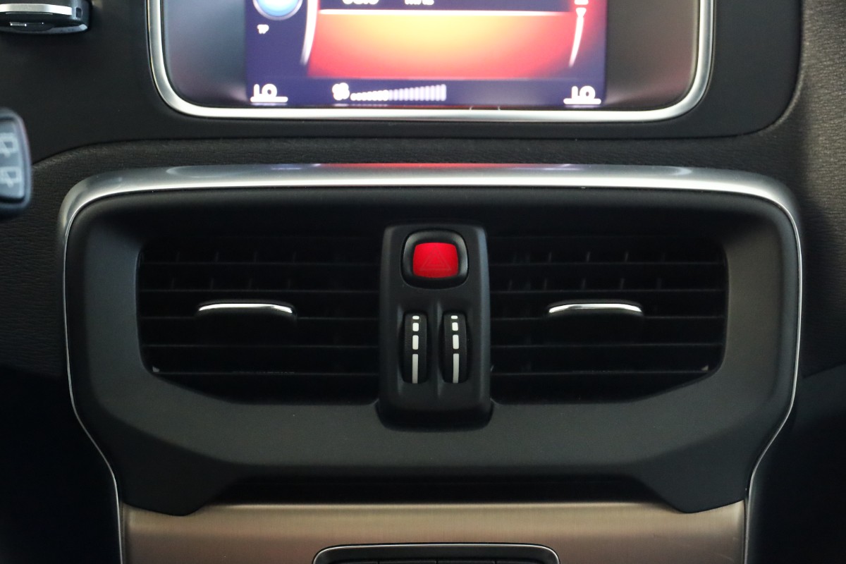 V40 Cross Country D2 Plus