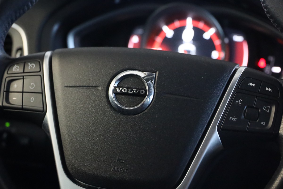 V40 Cross Country D2 Plus
