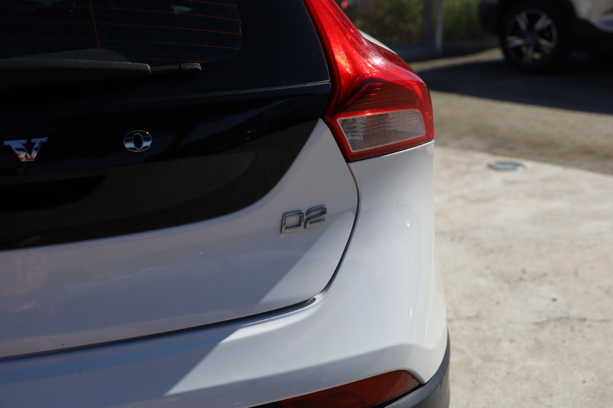 V40 Cross Country D2 Plus