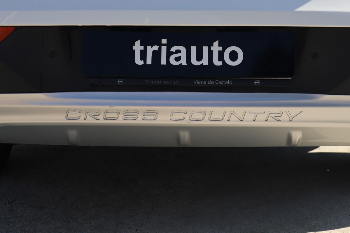 V40 Cross Country D2 Plus
