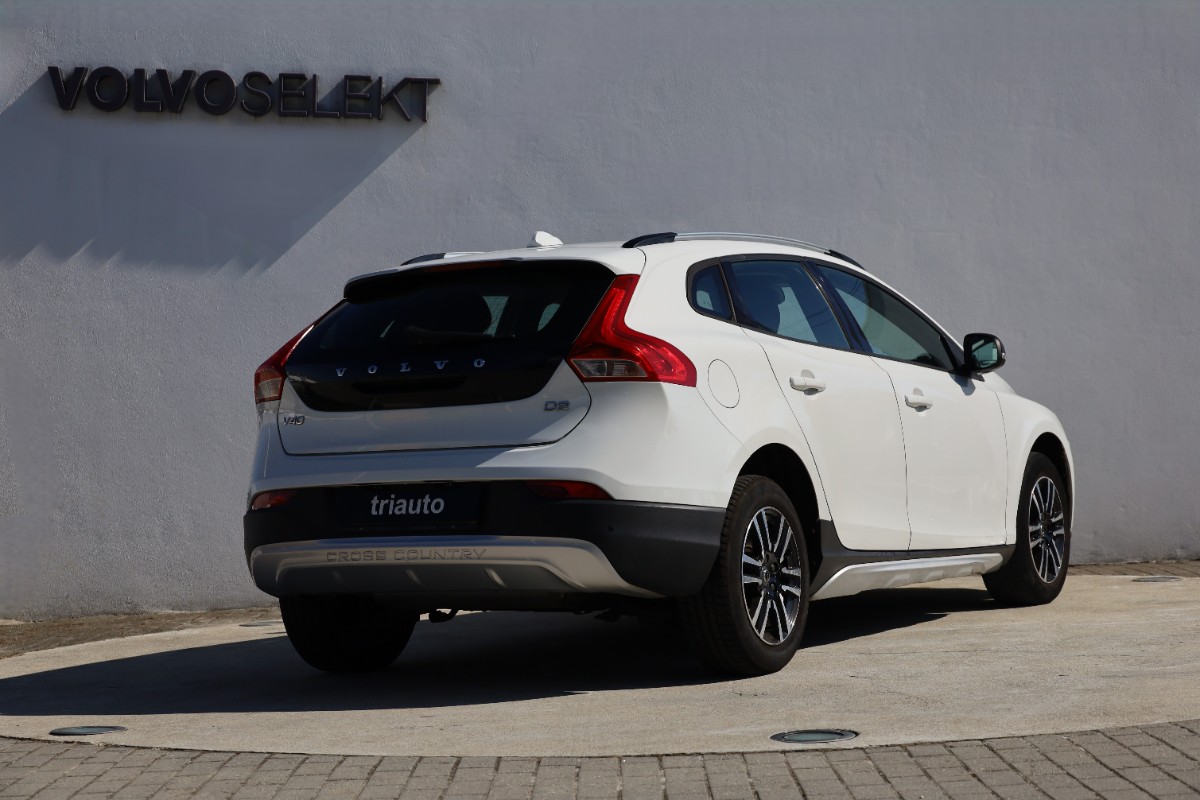 V40 Cross Country D2 Plus
