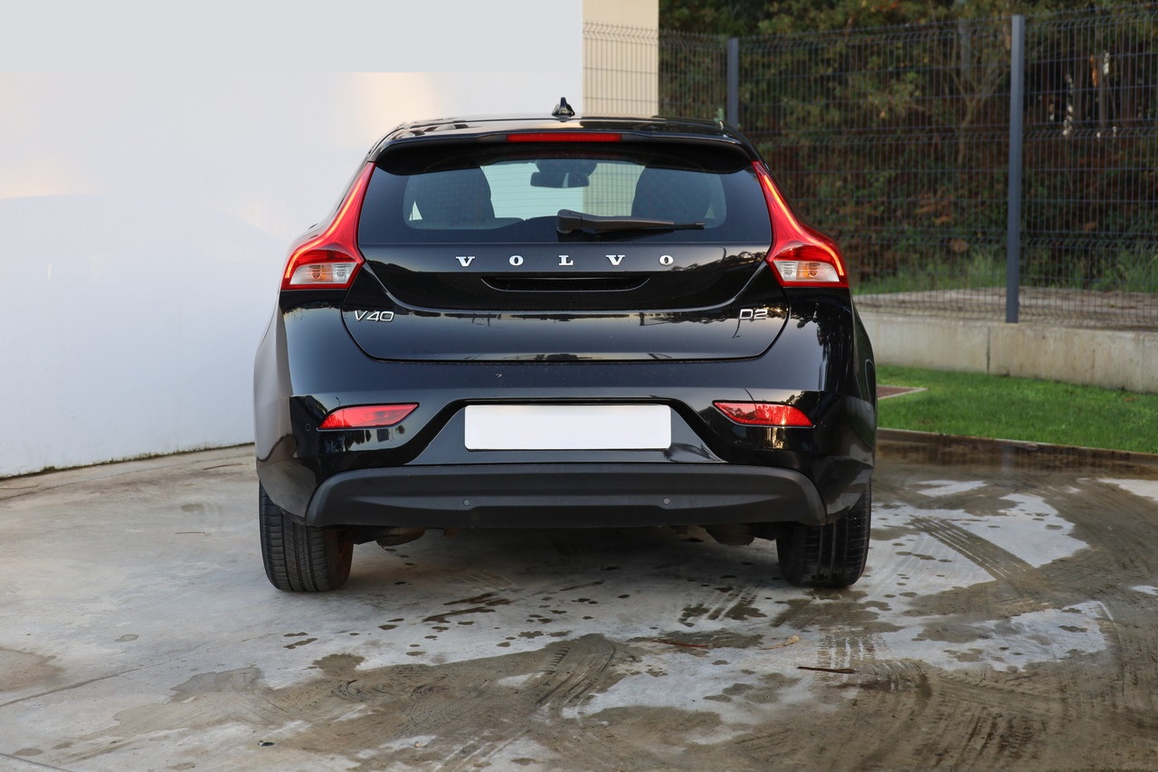 V40 D2 Kinetic