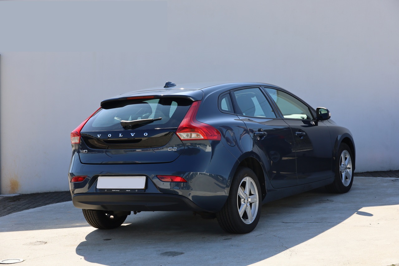 V40 D2 Kinetic 