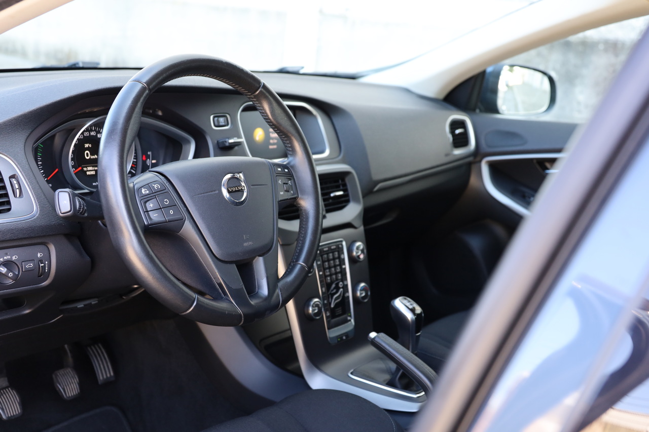 V40 D2 Kinetic 