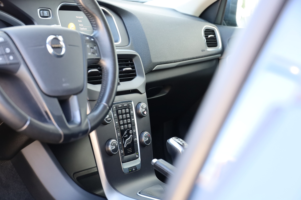 V40 D2 Kinetic 