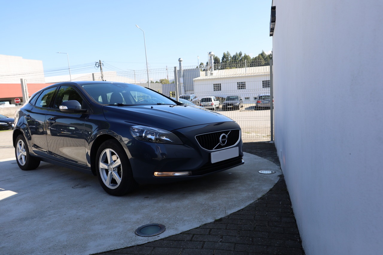 V40 D2 Kinetic 