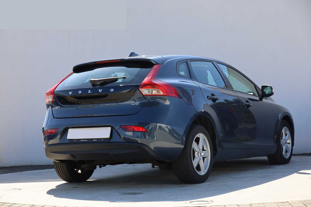 V40 D2 Kinetic 