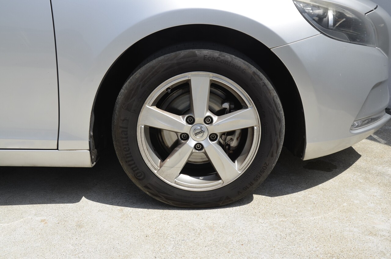 V40 D2 Kinetic 