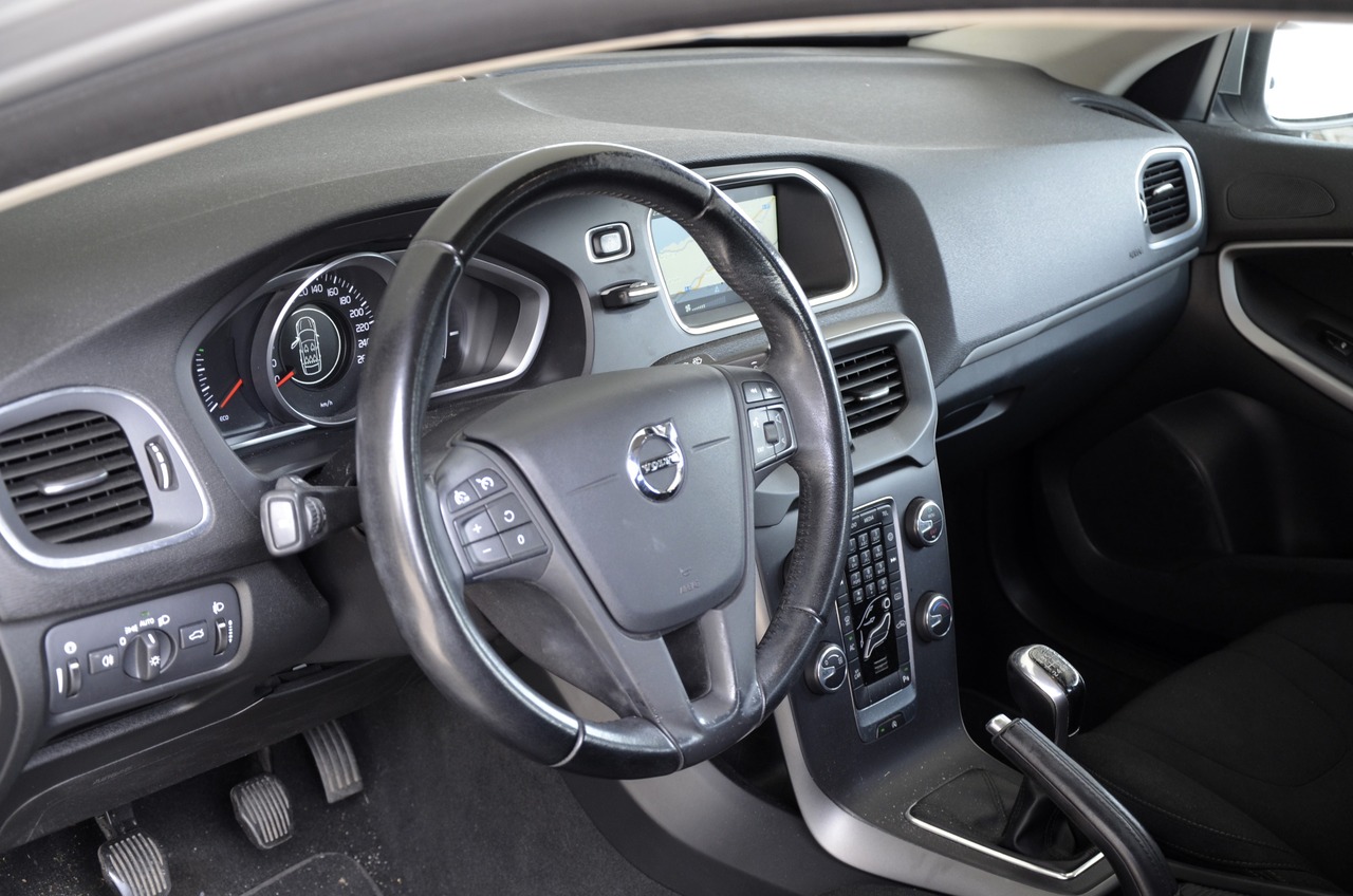 V40 D2 Kinetic 