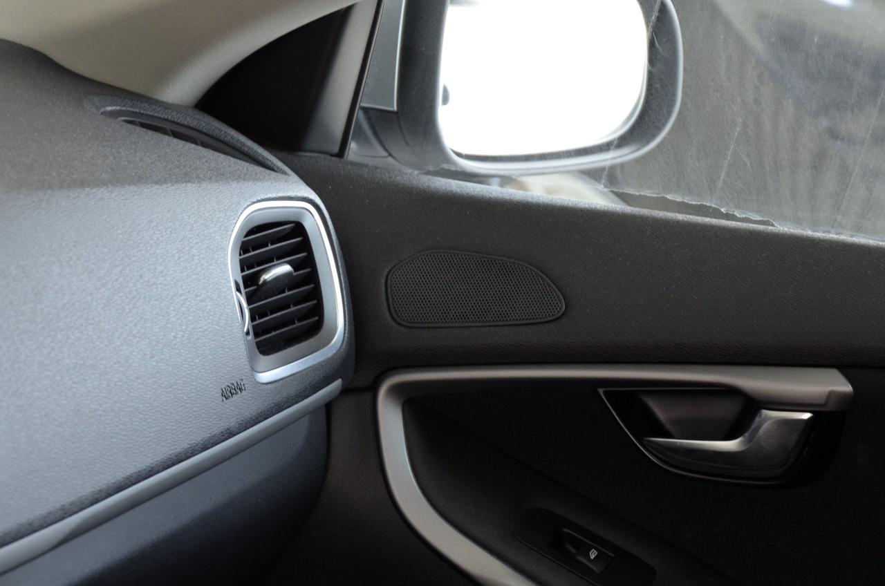 V40 D2 Kinetic 