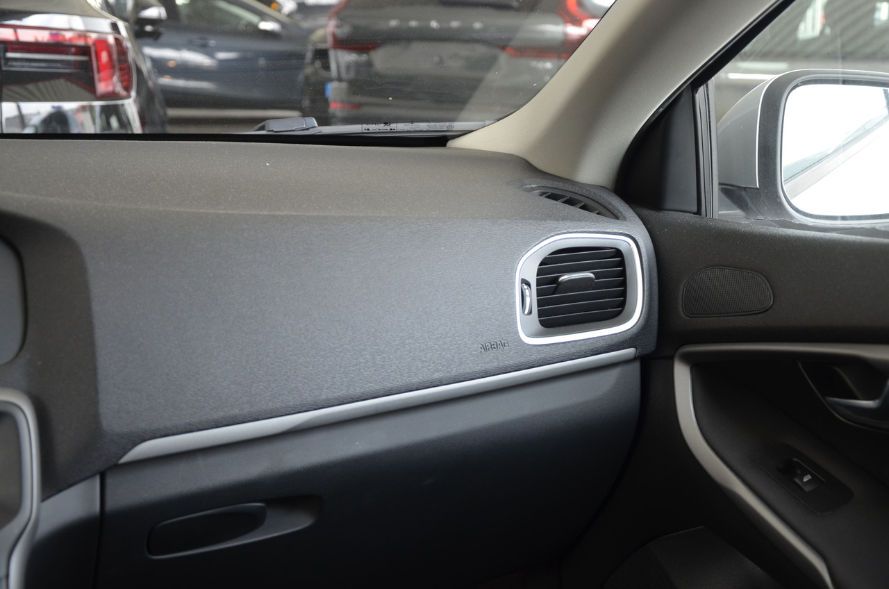 V40 D2 Kinetic 