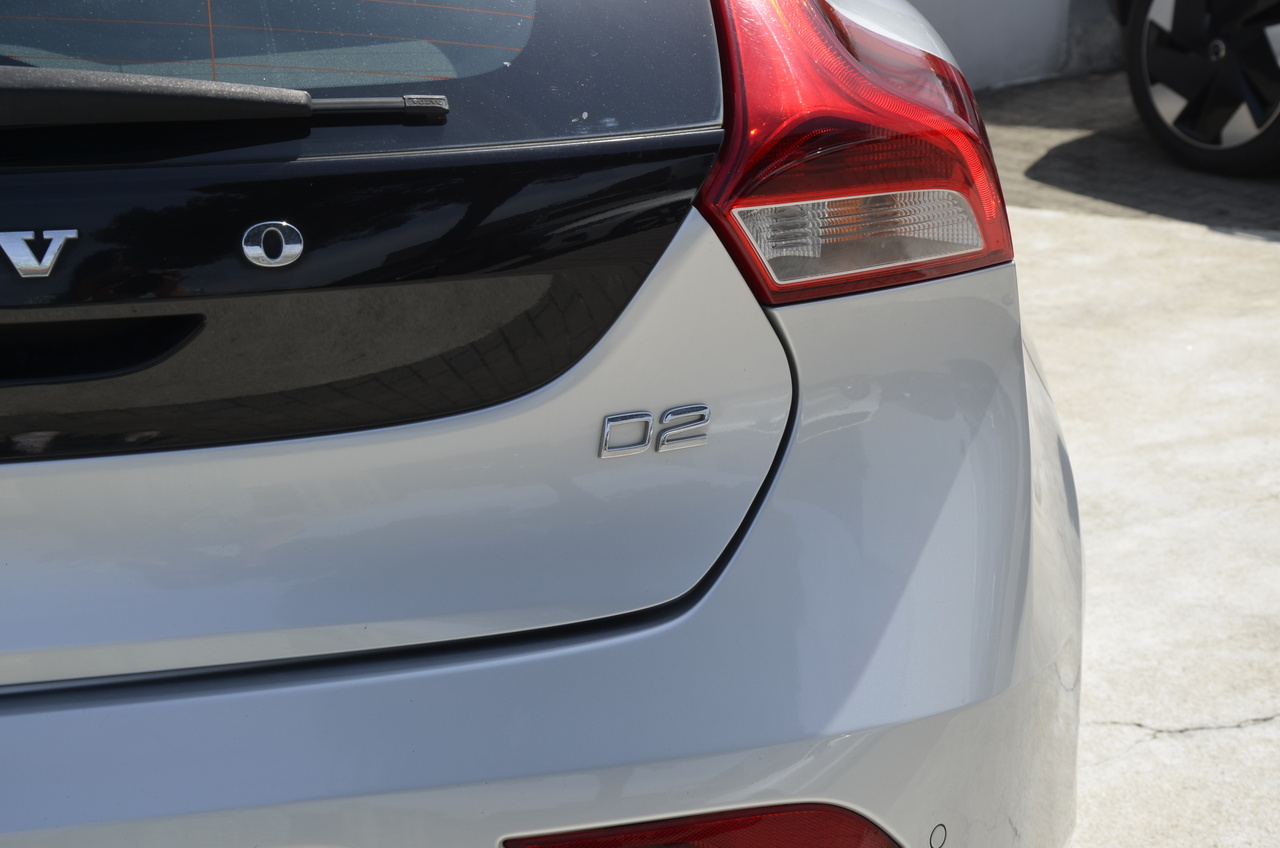 V40 D2 Kinetic 
