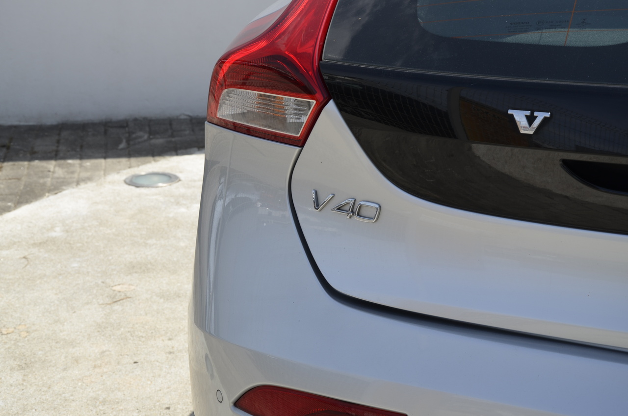 V40 D2 Kinetic 