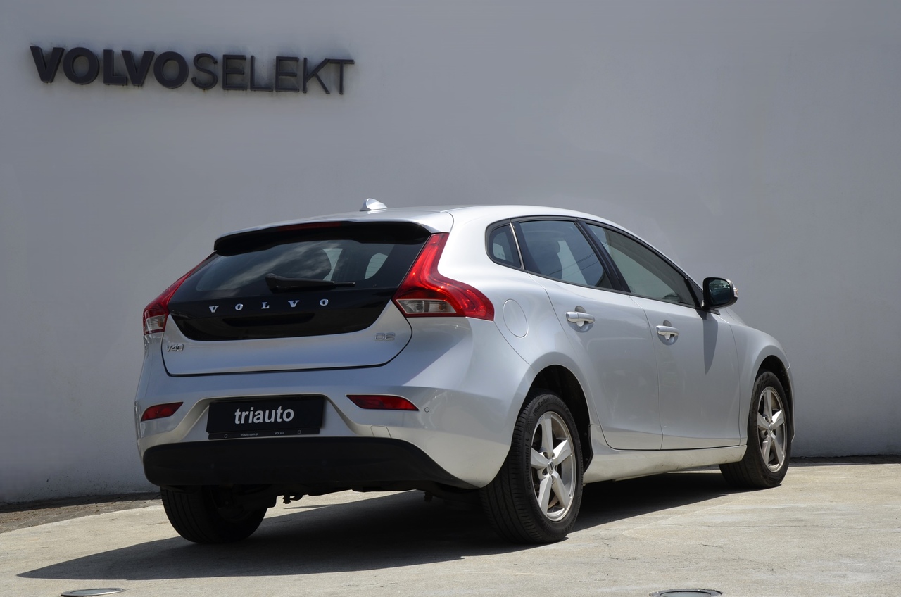 V40 D2 Kinetic 