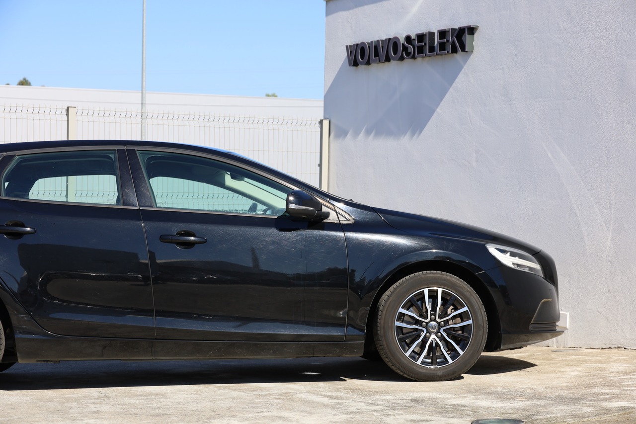 V40 D2 Momentum