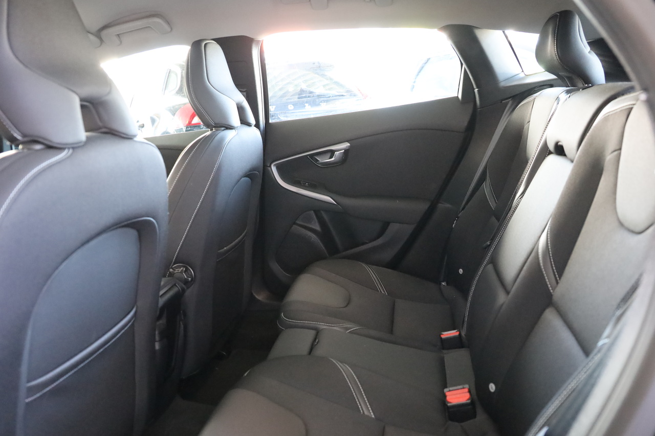 V40 D2 Momentum