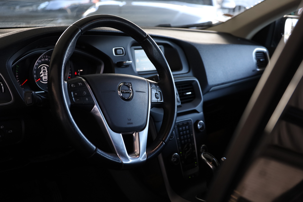 V40 D2 Momentum