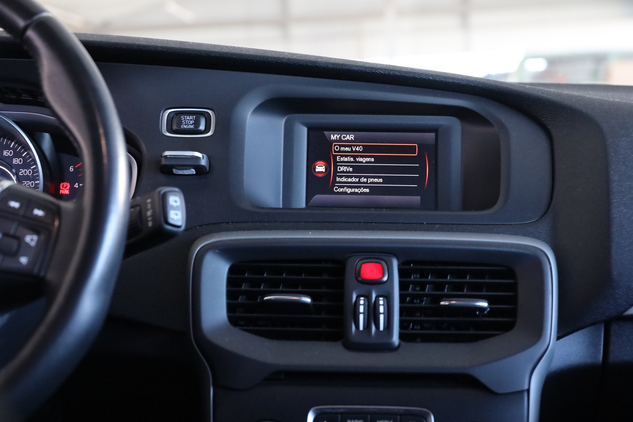 V40 D2 Momentum