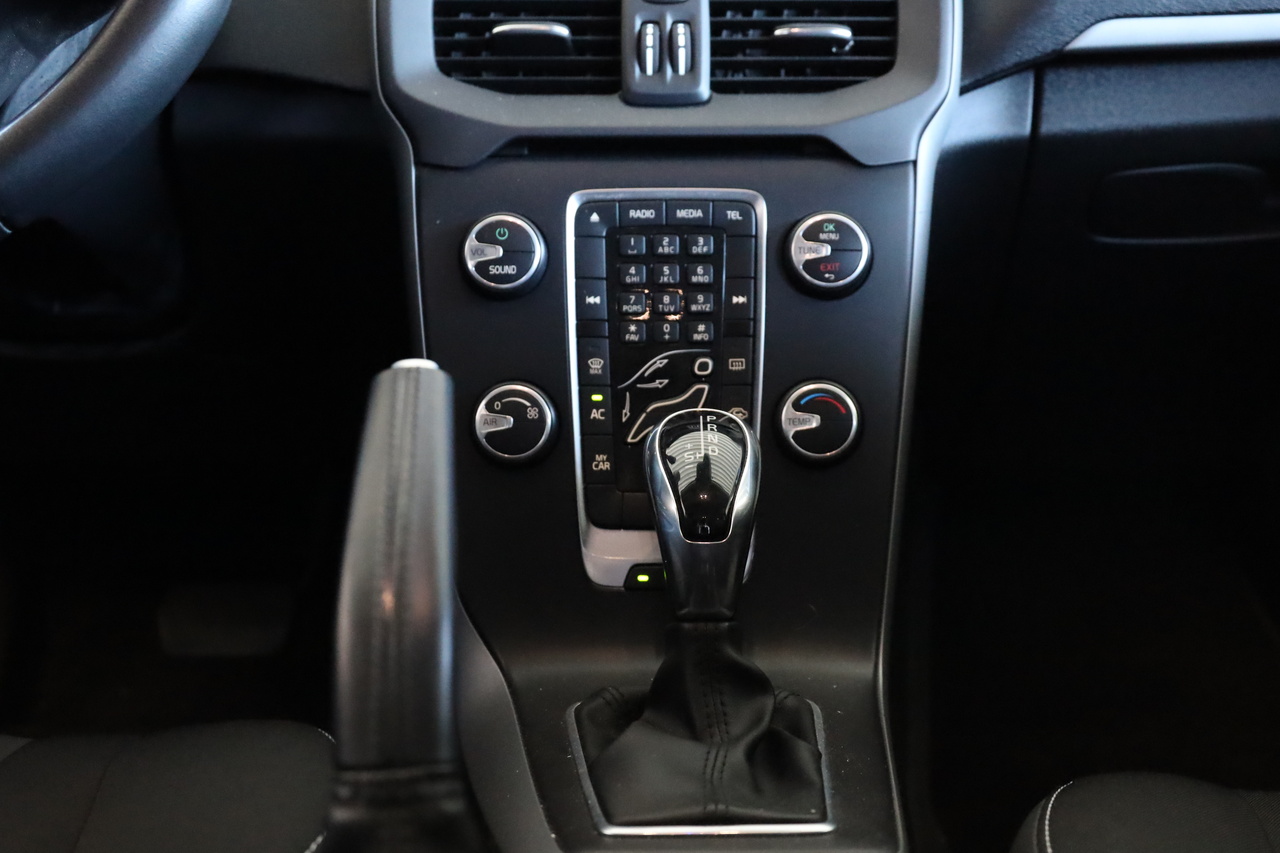 V40 D2 Momentum