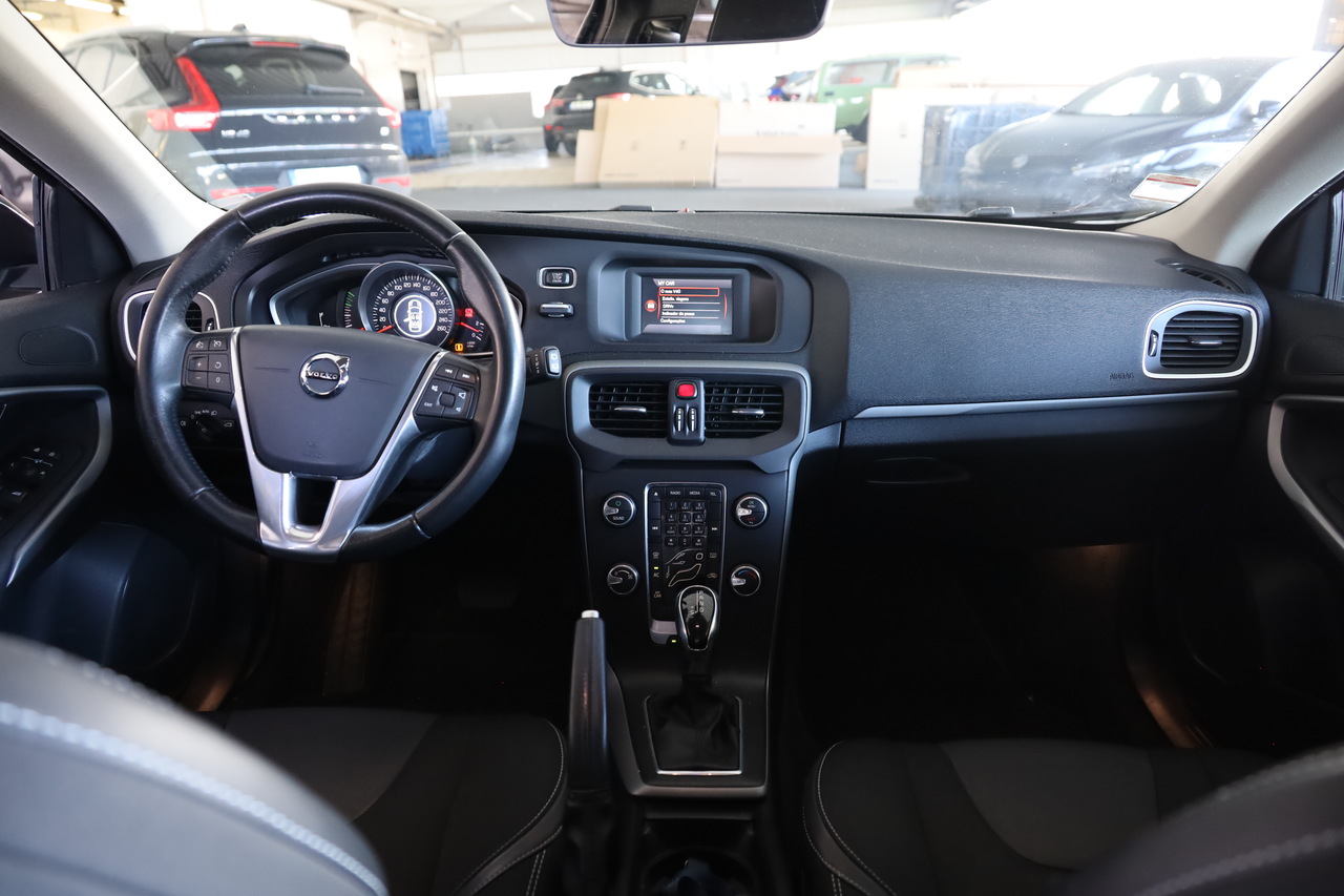 V40 D2 Momentum