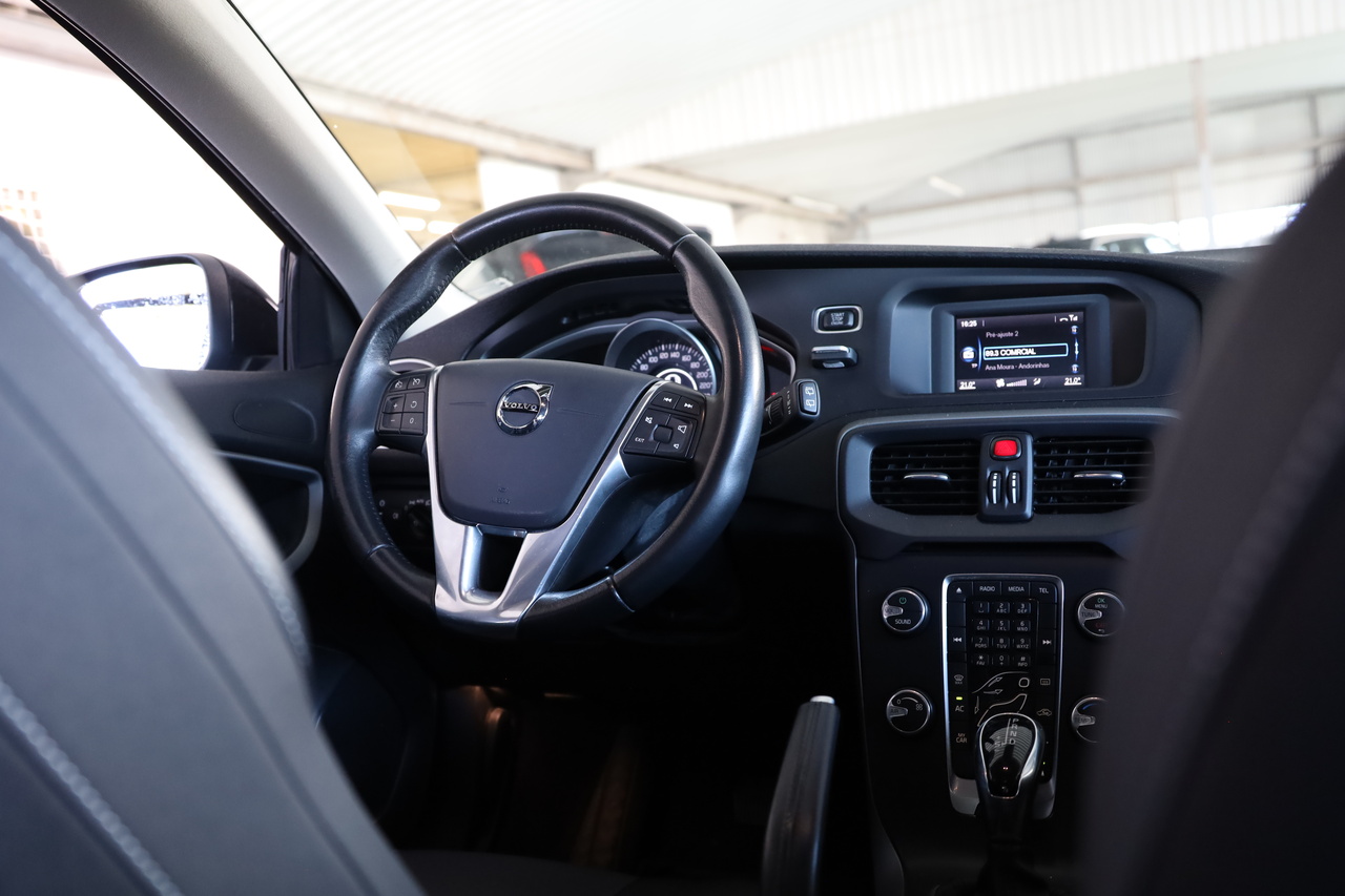 V40 D2 Momentum