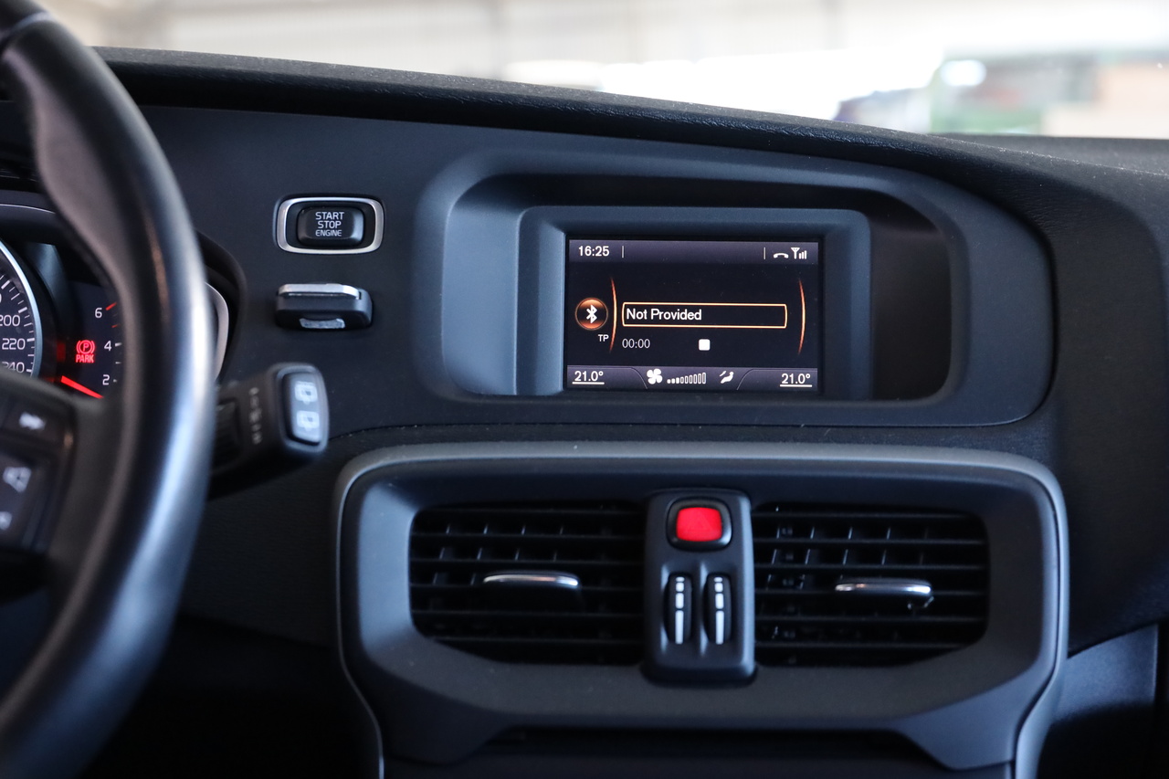 V40 D2 Momentum